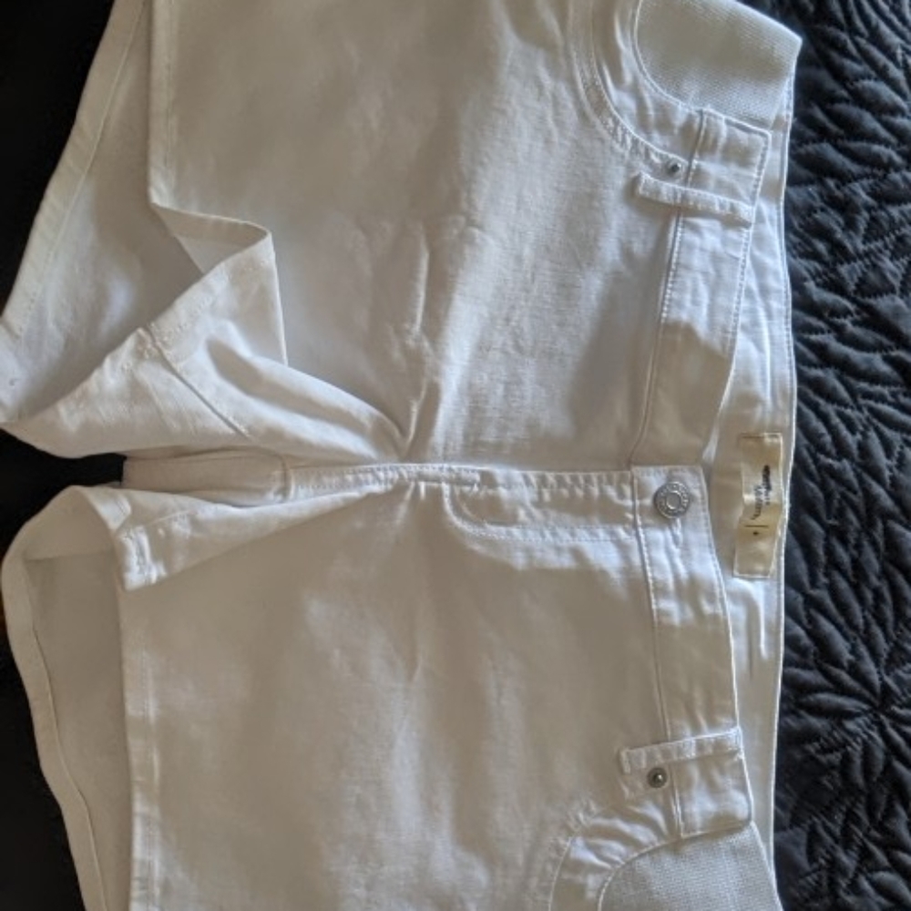 Gap maternity shorts